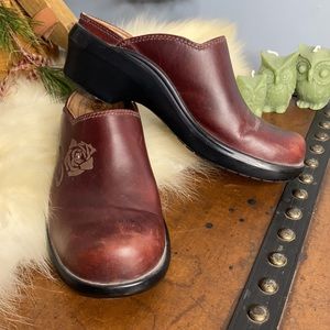 - Ariat Brown Leather Clog Shoes Slip On With  Rose Design